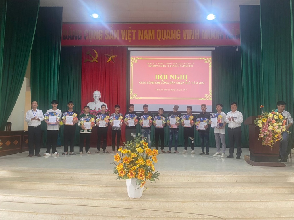 Hội đồng NVQS xã Dĩnh Trì tổ chức hội nghị giao lệnh gọi công dân nhập ngũ năm 2024|https://dinhtri.tpbacgiang.bacgiang.gov.vn/chi-tiet-tin-tuc/-/asset_publisher/M0UUAFstbTMq/content/hoi-ong-nvqs-xa-dinh-tri-to-chuc-hoi-nghi-giao-lenh-goi-cong-dan-nhap-ngu-nam-2024